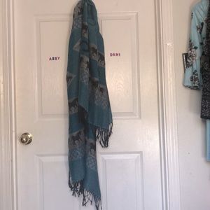 a horse and horse shoe scarf